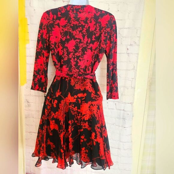 NWT Diane Von Furstenberg "Irina" Black/Red Floral Silk Jersey Wrap Dress Sz.2 - Picture 6 of 11